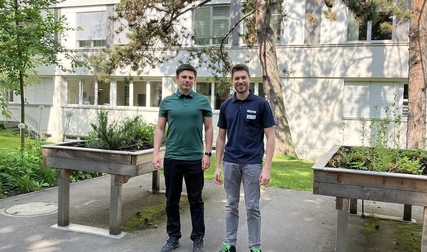 Teilnehmer des HOPE-Austauschprogramms Andris Voronins und Julian Flandorfer von SANTESIS.