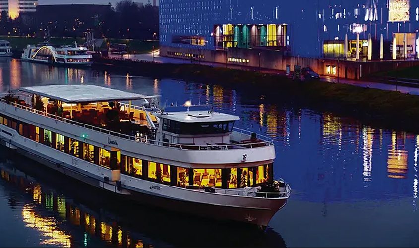 SANTESIS-Weihnachtsfeier: Außenansicht der MS Linzerin