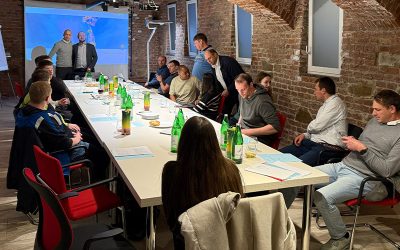 SANTESIS Medizintechniker-Netzwerktreffen 2026: Teilnehmer*innen im Besprechungsraum